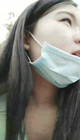 性感白嫩的美女按照土豪网友要求随机拦辆轿车勾引司机树林野战,早就把裤子剪成开档型的干起来真方便.国语!