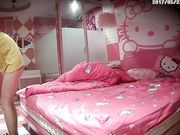 打炮很猛的眼镜哥一进门就迫不及待扒妹子衣服一顿猛操