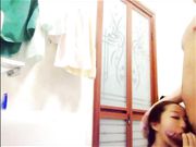 卫生间正准备洗澡时老师突然拿起我的鸡巴舔,受不了当场把她按在墙上后插式干起