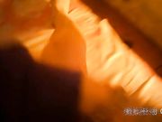 小巷出租房嫖妓玩双飞点的快餐小姐推荐玩全套爽 两个鸡妹很卖力对白搞笑