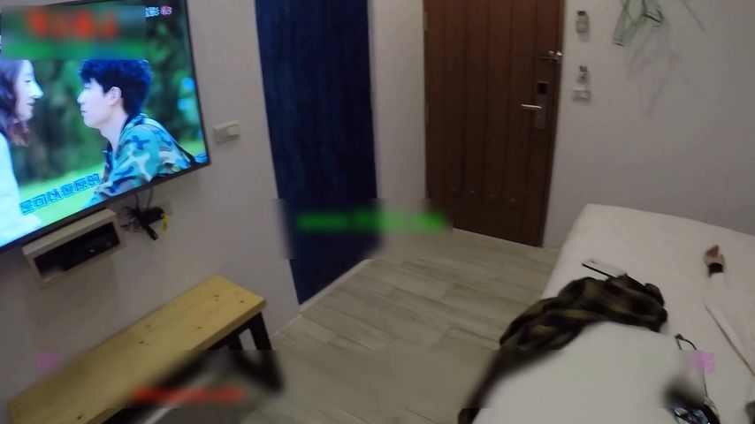 猥琐男把高挑性感大学美女灌醉带到酒店先把她洗干净刮完毛再猛烈的抽插