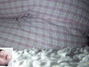 真会玩儿妹子们熟睡后悄悄掀开被子扒下内裤掰开阴唇看BB状态