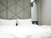 外围女平躺沙发大腿敞开整理阴毛抠穴穿衣