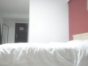 约乖巧妹子互摸隔着内裤揉穴上位骑乘