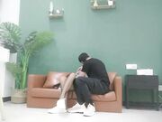 约极品00后萌妹子乖巧听话沙发尽享青春胴体