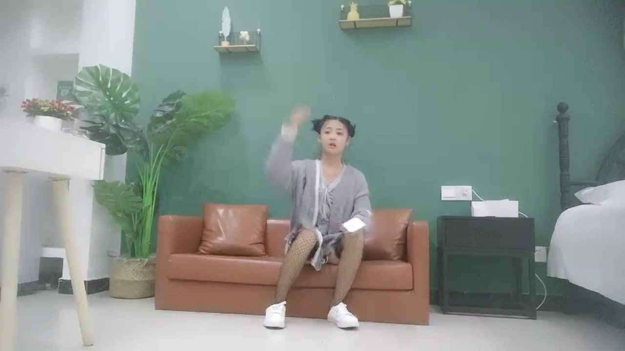 约极品00后萌妹子乖巧听话沙发尽享青春胴体