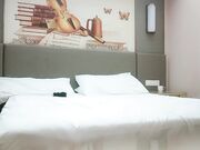 极品御姐大长腿黑丝被爆草还要自慰下才满足