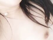 风骚少妇起来就给大哥舔鸡巴主动上位揉奶抽插