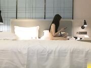 约炮清纯大奶嫩妹穿着衣服口交骑乘侧入猛操