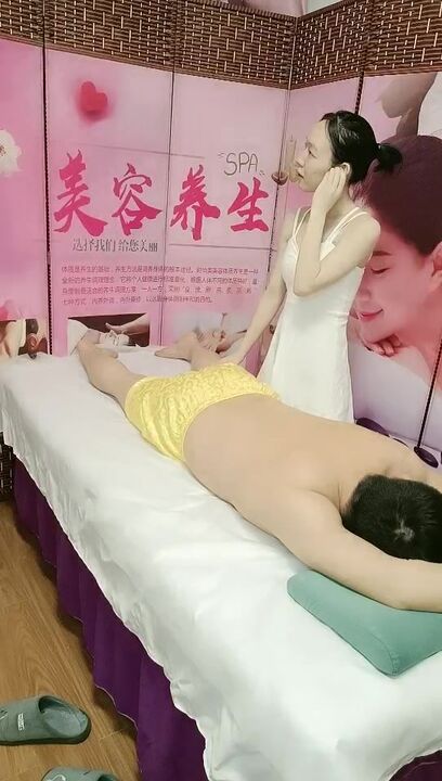 养生馆勾搭黑丝女技师玩起了双飞轮草抽插01