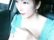 御姐少妇开车户外发骚跟大哥找了个公厕啪啪