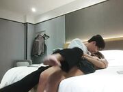 19岁小姐姐一对纯天然大胸青春胴体抠抠插插