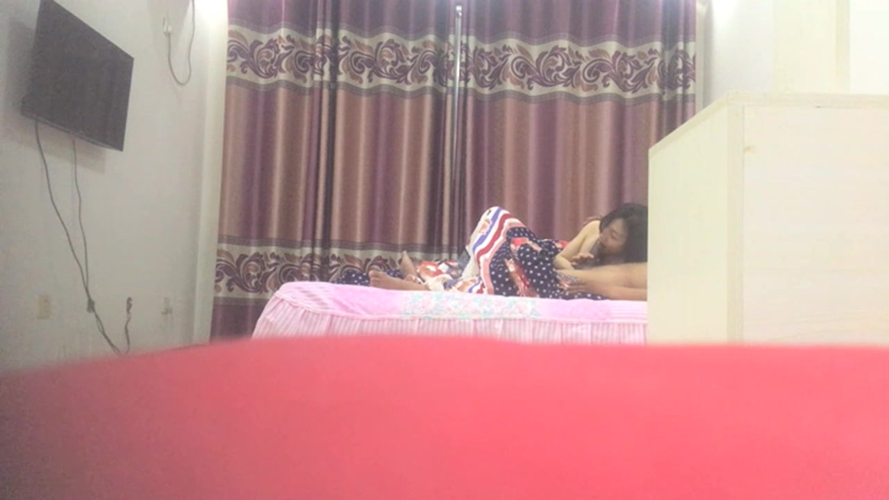 真实良家偷拍颇有几分姿色的少妇舔穴享受直哼哼