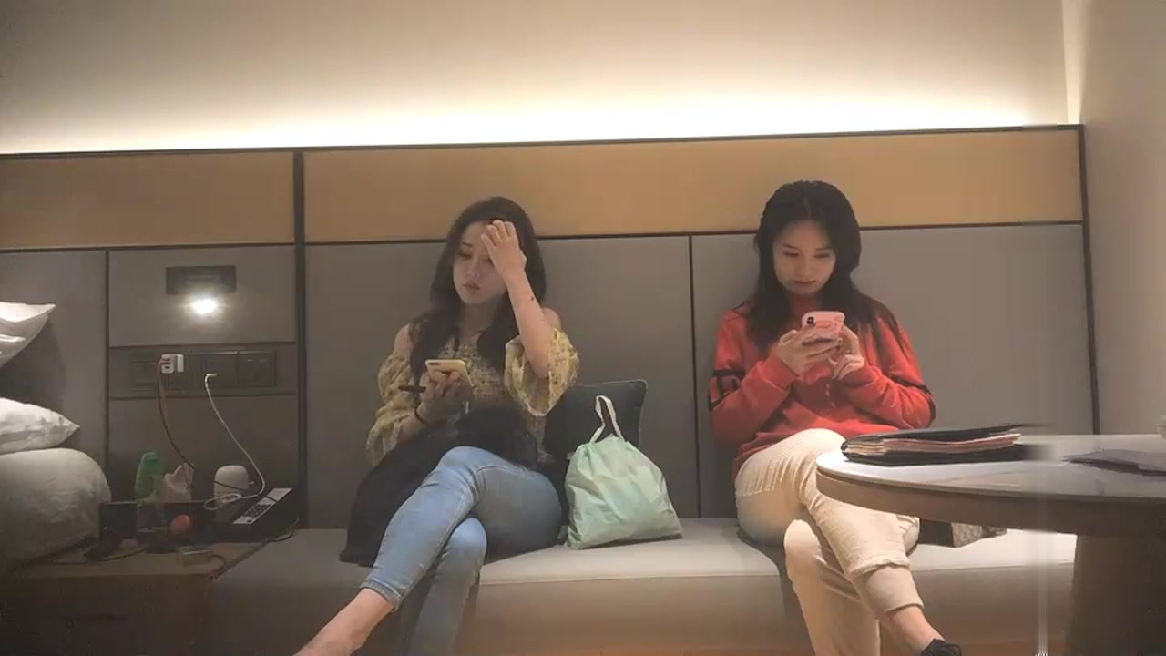 重金网约两个高端外围女神妹子玩双飞01