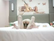 纤细美腿小妹舌吻69舔逼各种姿势爆插挺耐操