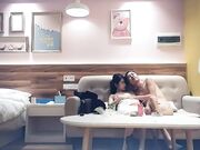 苗条性感的漂亮小美女酒店床上被黄先生各种后入02