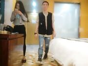 排骨哥带大屌老哥酒店2人先轮流操要把美女操晕01