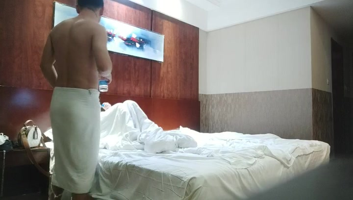 26岁长腿小姐姐鸳鸯浴后舔穴抽插