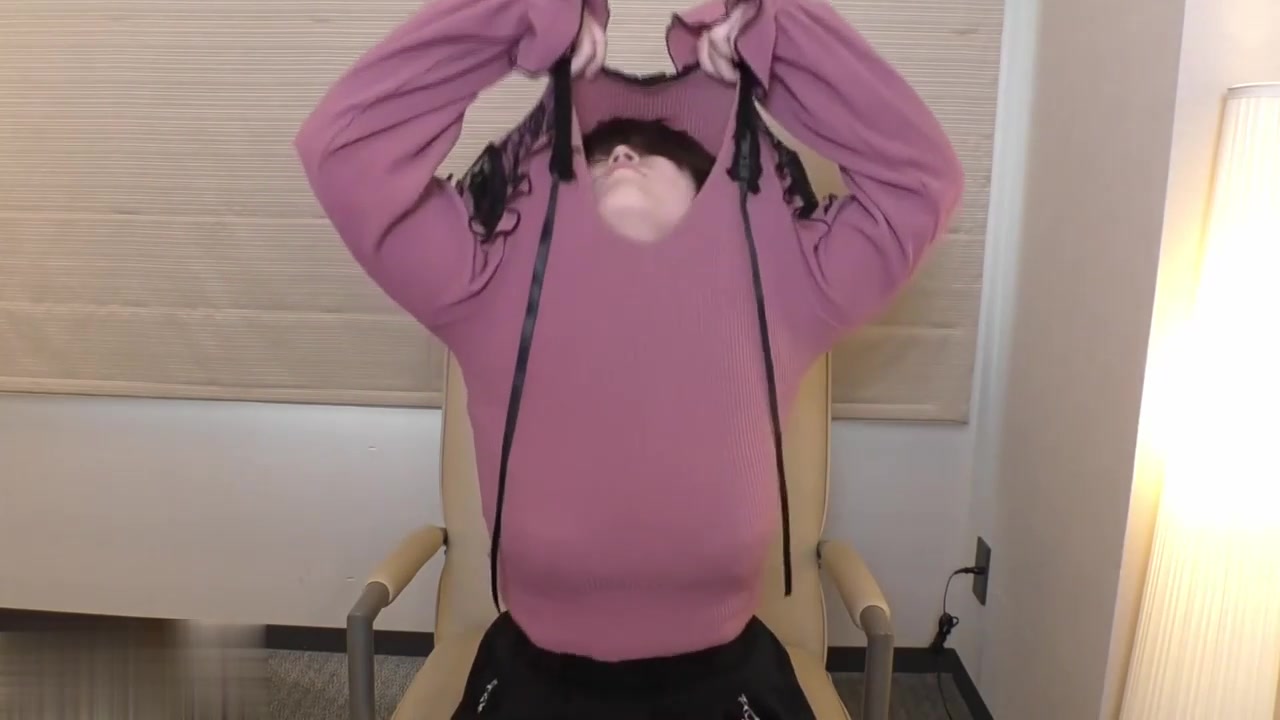 18歳G罩杯巨乳妹在看护现场认真工作的献身妹子 01