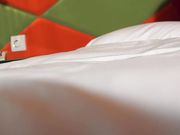 青春朝气蓬勃的国模静怡拍完写真为导演提供特殊服务