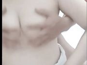 白嫩良家型少妇公园勾搭中年大叔到小旅馆啪啪