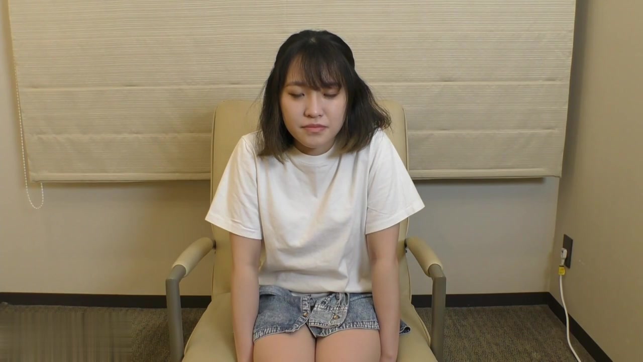 18歳女子酒吧勤务内裤湿透的妹子濡れ娘激希有完全露脸 01