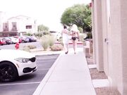 人妖性欲来了在厨房里玩JJ操菊花高潮射了一嘴爱液