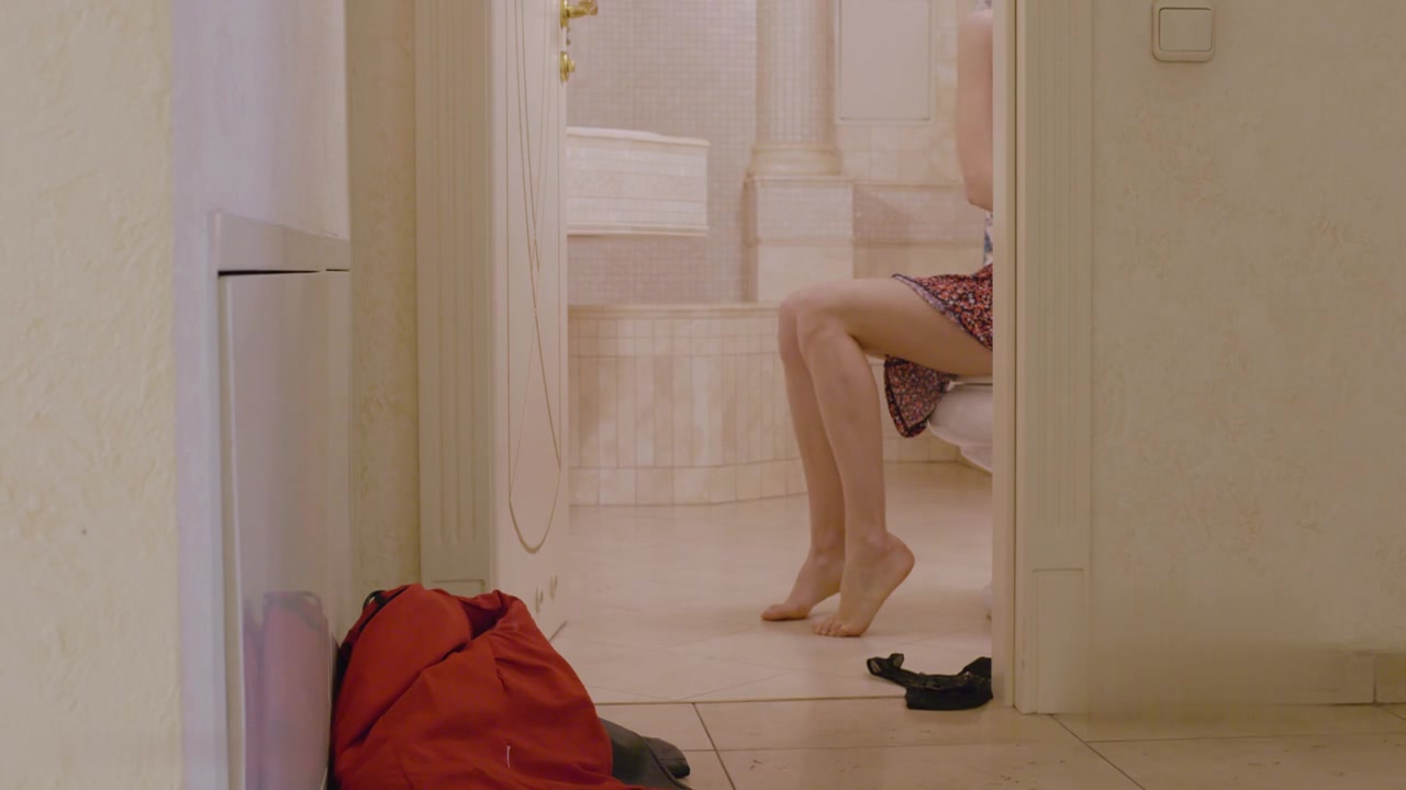 少妇大屁股粉嫩逼穴吞吐硕大鸡巴