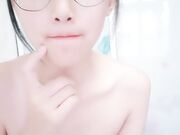 眼镜妹子给年轻小哥哥打飞机口交02