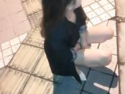 娇小户外回车上双人啪啪口交抽插呻吟娇喘诱人