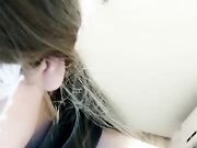 苗条妹子双人口交舔JJ乳夹沙发上骑乘套弄