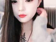 可爱露脸诱惑舞蹈听狼友指挥展示性感骚穴