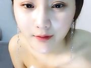 最近聊天平台很火的范大小姐大尺度诱惑把自己整得跟范冰冰似的估计花了不少钱