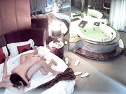 情趣酒店豪华套房水滴摄像头监控偷拍貌似很饥渴很主动的美眉上位骑坐鸡巴