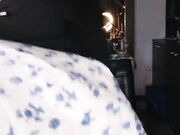 年轻丰满白虎一线天的小妹妹 三点全露粉粉的手指插穴呻吟声秒硬 太骚了