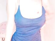 伊崽粉红美乳揉捏呻吟下体小穴都流水了