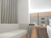 高端极品 168CM皮短裙 极品丝袜美腿 吸吮大屌对准骚穴插入 低低呻吟浪叫