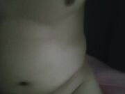 去厂妹家操逼大长腿扒掉裤子扣穴舔硬屌主动骑乘