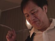 差不小心与鄙视她的中年老板同房 G罩杯新员工不知不觉不忠的性行为1