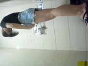 最新流出国内商场员工专用女厕偷拍都是年轻妹子