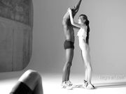 嫩模神作黑白配冲击力超赞作品 美女身材好棒膜拜这些姿势高难度很惊艳淫而不糜