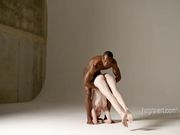 嫩模神作黑白配冲击力超赞作品 美女身材好棒膜拜这些姿势高难度很惊艳淫而不糜