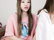 3P淫乱双女上位骑坐各式坐插内射01