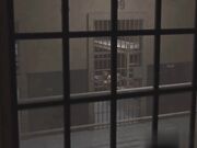 哈莉奎因大鸡巴狠狠地操了一个女狱警