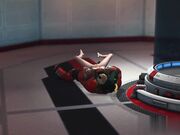 外星人怪物在科幻实验室里拼命地操年轻金发女