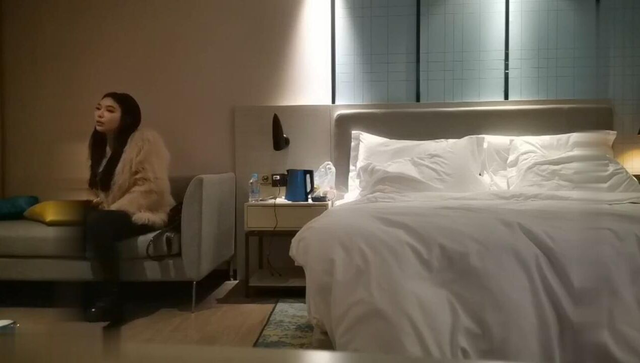 2800网约高端外围开档黑丝情趣诱惑白嫩翘臀