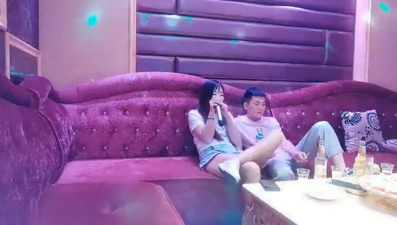 歌厅探花陈先生商K达人小姐姐淫水不少