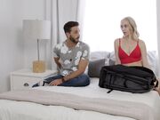 让继兄的大硬屌用力抽插粉嫩阴户到射一肚皮精子的娇小嫩妹子