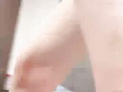 大白屁股对着镜头插大屌上白浆超级多白虎粉穴