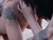 玩刺激警察半路抓俩个小太妹车开到野外骚扰脱光衣服鸡巴嘴里插在操到爆